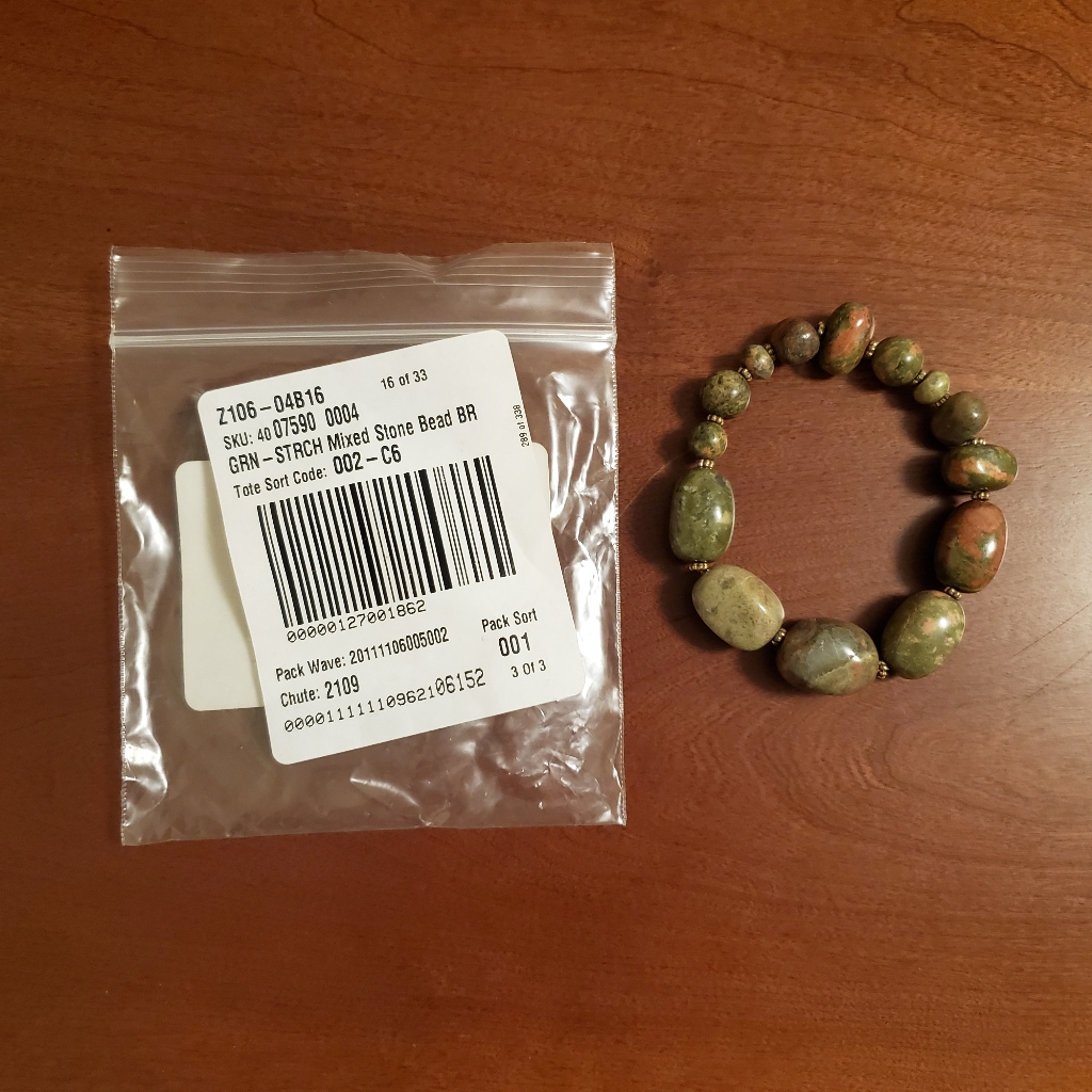 Coldwater Creek Green And Coral Mixed Stone Stretch Bracelet 25$